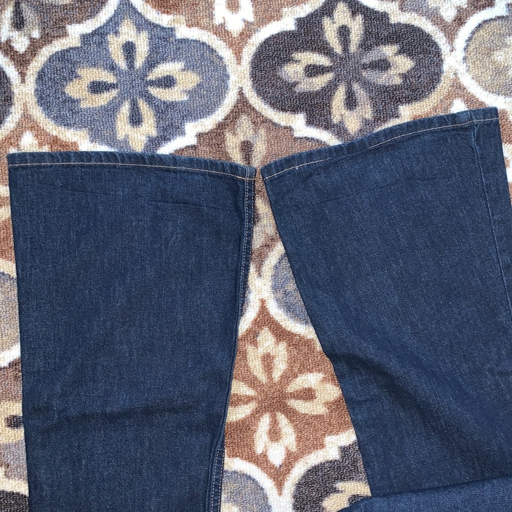 Guess Flare Jeans - Picture 6 of 11